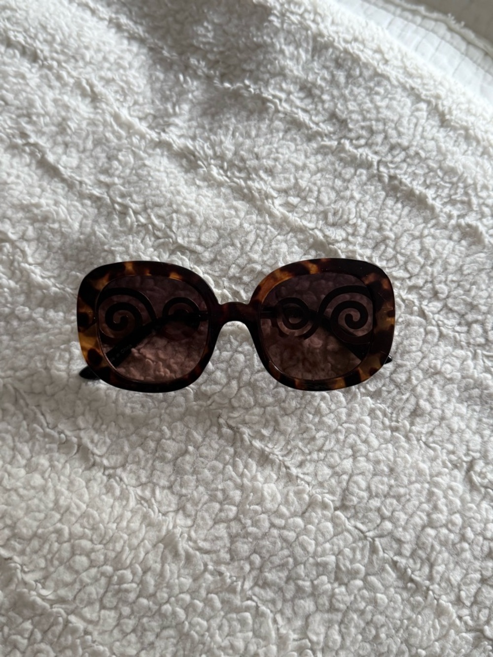 Urban Outfitters Tortoiseshell Women's Sunglasses with Swirl Detail